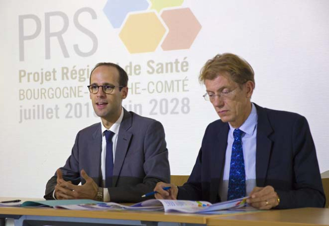 Le Directeur général de l'ARS, Pierre Pribile et son adjoint, Olivier Obrecht, lors de la conférence de presse